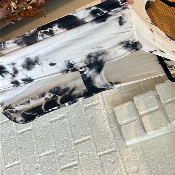 NYTT Black and White Sleeveless Open Side- draped back- open back Tank Top - Picture 7 of 8